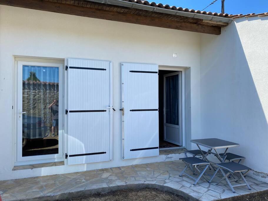 Studio Duplex Meuble Avec Place De Parking Surgères Exteriér fotografie